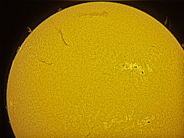 Date: 04.07.2012 Location: Backyard, Asker, NO Optics: Lunt LS35THa, 400mm f11,4 Camera: IS 618 MU CCD Exposure: ca 500 frames Postprocessing: Registax 6, Photoshop CS5