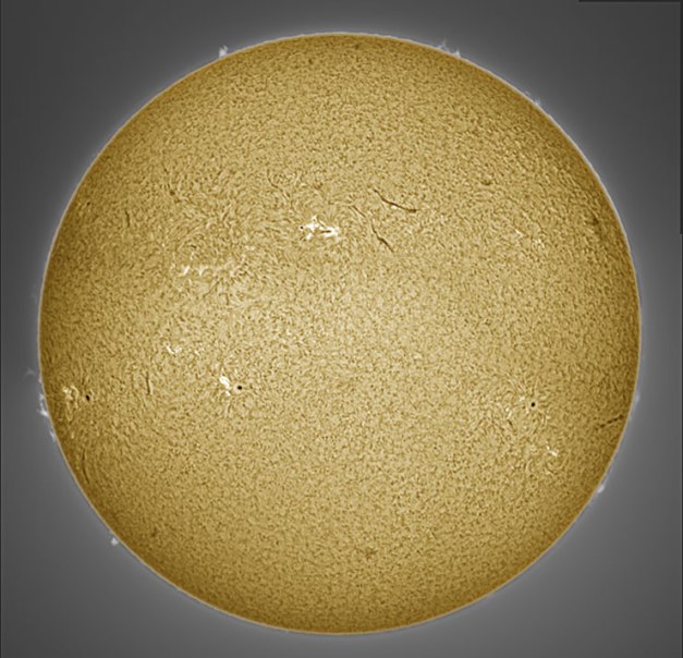 Date: 01.08.2013 Location: Backyard, Asker, NO Optics: Lunt LS35THa, 400mm f11,4 Camera: IS 618 MU CCD Exposure: Mosaic of 4 images, ca 200 frames Postprocessing: Registax 6, Photoshop CS5