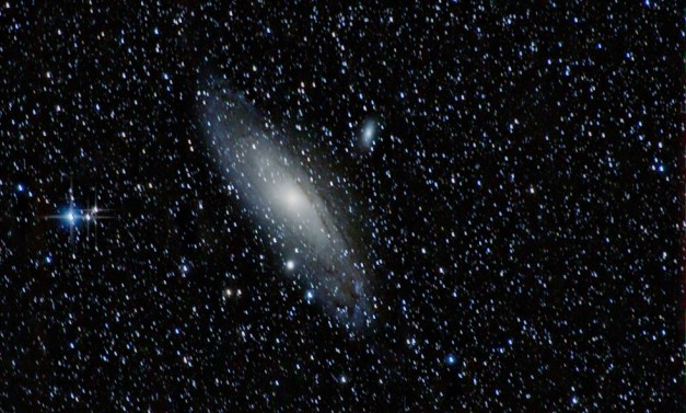 Date: 12.01.2013 Location: Sollihøgda, Bærum, NO Camera: DSLR Canon EOS 7D Optics: Canon 300mm f5,6 Exposure: 10 x 5 min lightframes Guiding: "Lodestar" og PHD Guiding Post processing: DSS, Photoshop CS5 